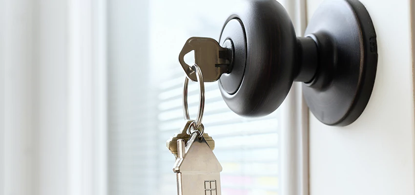 Bifold Door Knob Replacement in Pleasure Point, California